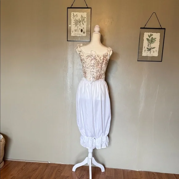 Women’s Vintage White Ruffled lace Bloomers Medium - Picture 6 of 7